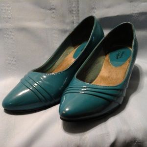 Heavenly Comfort Vintage Teal Woman's Pumps